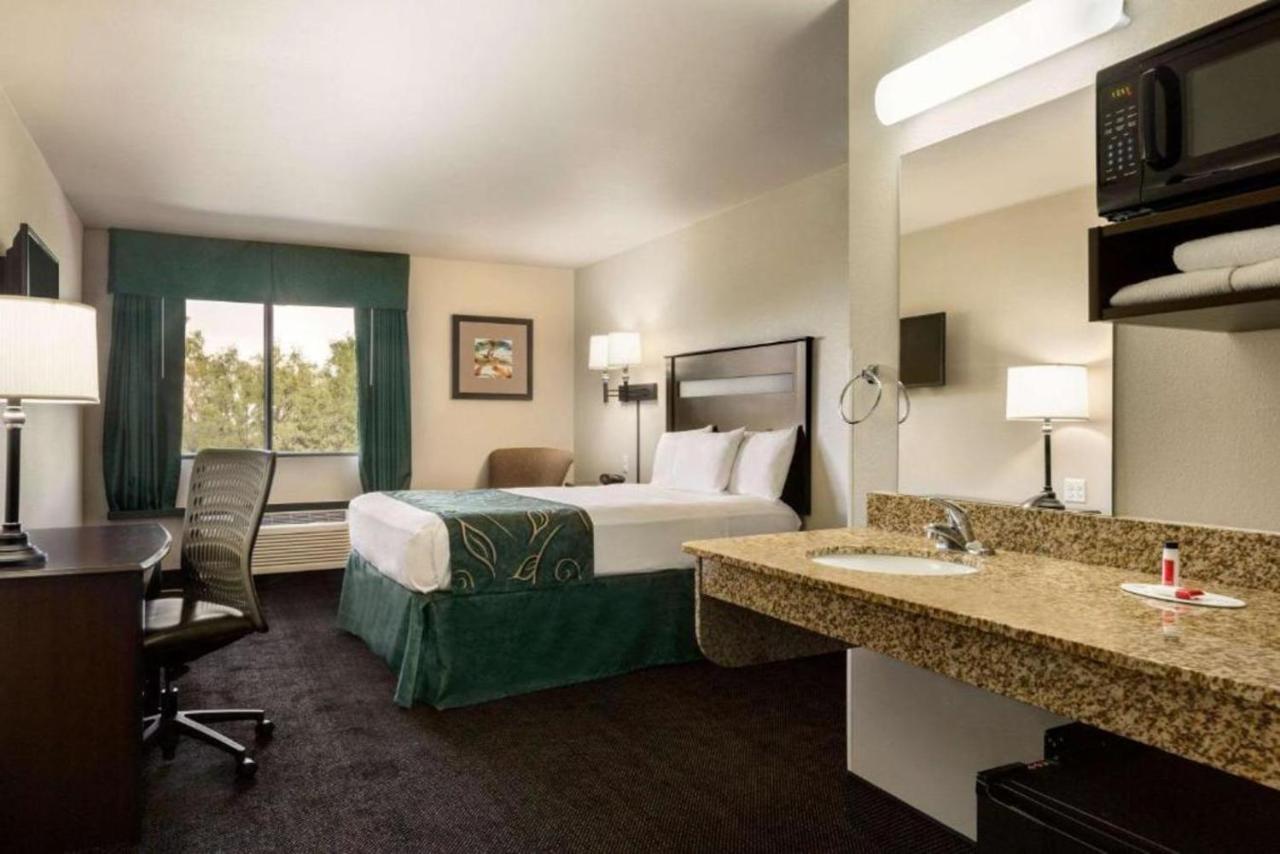 Travelodge By Wyndham Hotel 4*